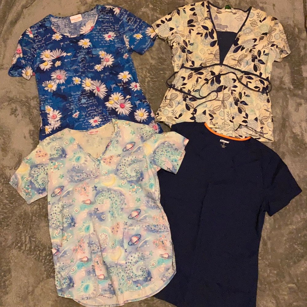 4 Size Medium Scrub Tops❤️ Lot!